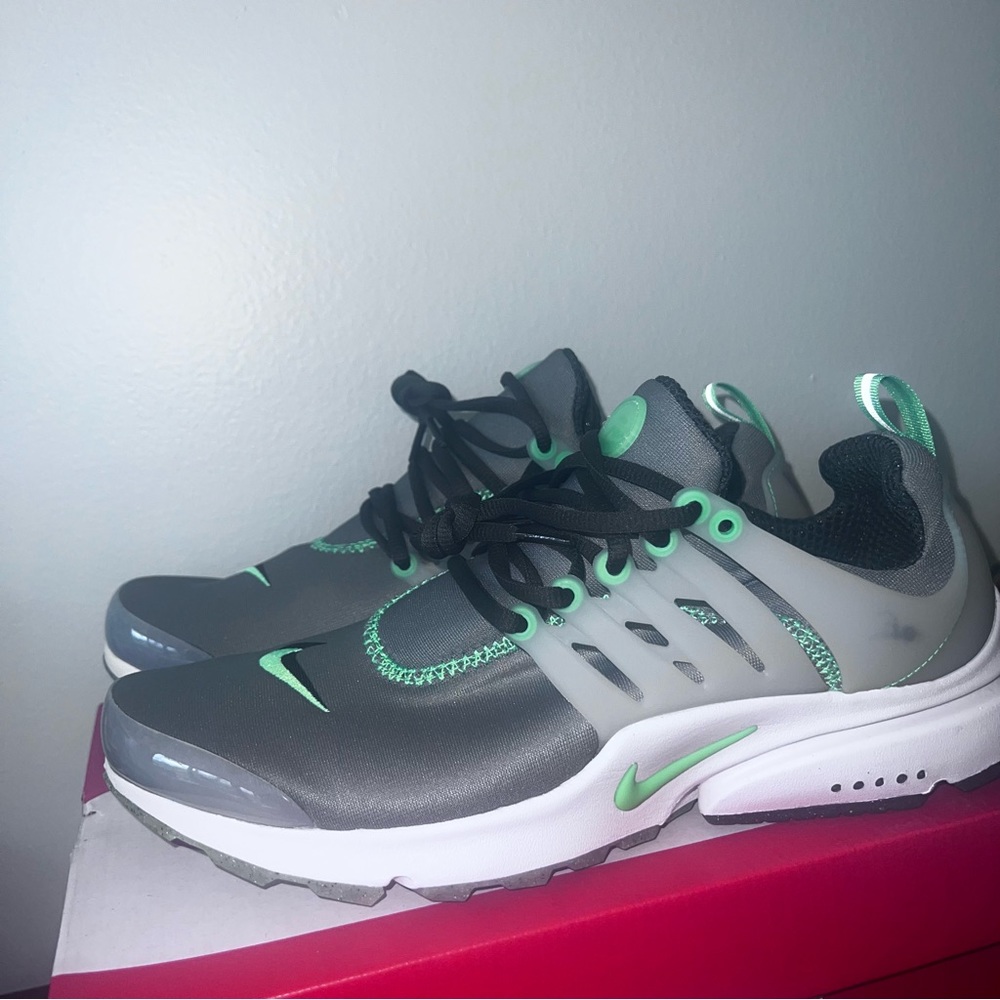 COPY - NWT Nike mens size 11